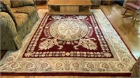 Beautiful area rug with floral motif measures
