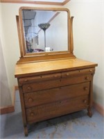 Oak 5-Drawer Dresser w/ Wishbone Mirror (42x22x66)