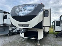 2014 Keystone Avalanche 331RE T/A 5th Wheel 4YDF33