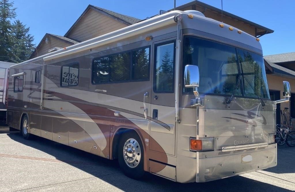 2002 Country Coach Intrigue 40' Motorhome