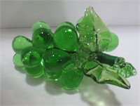 VINTAGE BUNCH OF GREEN GLASS GRAPES