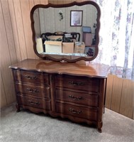 Bassett Furniture Dresser w Mirror