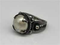 Sterling Silver Ring With Pearl Center.