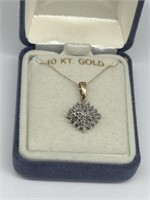 10KT Gold Diamond Pendant Necklace.