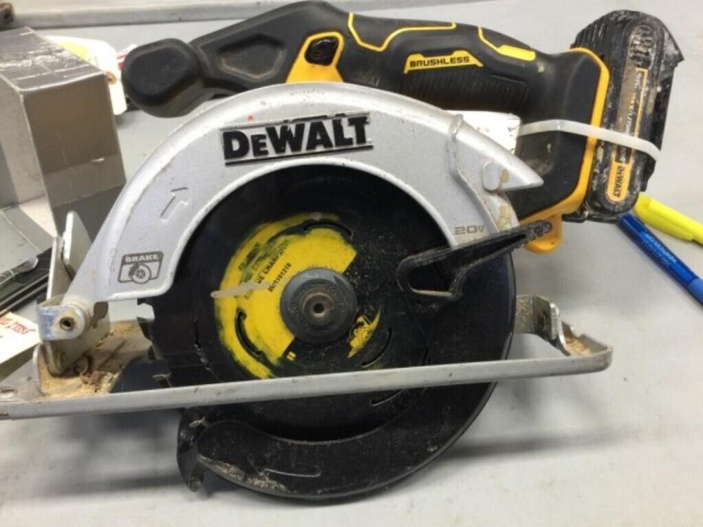 DEWALT CIRCULAR SAW