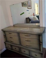 Bassett Wide Mcm Green Dresser With Mirror