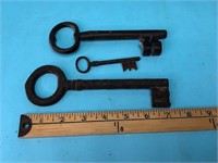 2 Large keys & 1 smaller