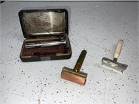 3 VINTAGE RAZORS WITH BOX