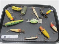 TRAY LOT OF VINTAGE LURES HEADDON & MORE