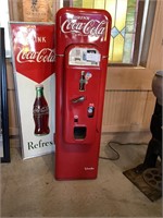 Collectible Coca Cola Machine, Excellent
