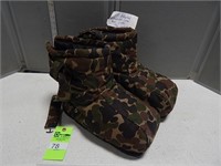 "Icebreaker" size large camo insulated boot cove