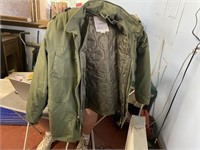 XL green heavy jacket with quilt insert, and