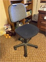 ADJUSTABLE ROLLING OFFICE CHAIR
