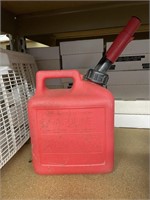 1 GALLON GAS CAN WITH SPOUT
