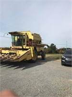 New Holland TR95 4x4 Combine w/ 6 Row Corn Head