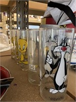 set of 4 tweety bird and 1 sylvester glasses
