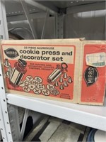 COOKIE PRESS AND DECORATOR