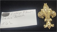 Beautiful Vintage Fleur De Lis Brooch