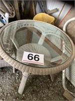 NICE wicker table w/ glass top and 4 chairs