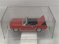 Mira 1:18 DC 1965 Ford Mustang W/Display Case