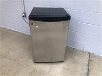 GE Small Refrigerator/ Freezer