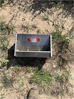 Smigley stainless steel pig feeder for feeder pigs
