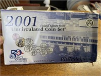 2001 UNCIRCULATED COIN SET PHILADELPHIA