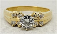 14KT YELLOW GOLD .92CTS DIAMOND RING FEATURES