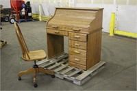 Amish Oak Roll Top Desk, Approx 43"x46"x24" w/