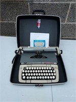 Smith Corona classic 12 typewriter with case and