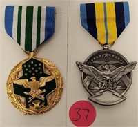 278 - LOT OF 2 US MILITARY MEDALS (37)