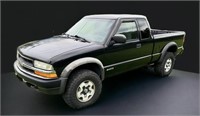 2000 Rusty Chevrolet S-10 LS Extended cab pickup
