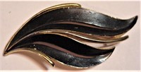 Vtg Crown Trifari Black Enamel & Gold Leaf Pin Brh