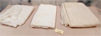 11 - LOT OF TABLE LINENS (G111)