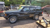 1999 Jeep Cherokee Limited SUV for parts.