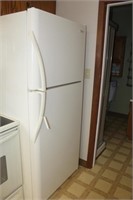 Amana Refrigerator (works)