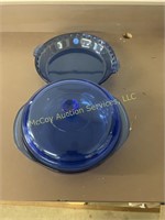 Blue pie plate and bake dish