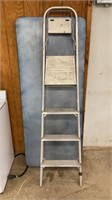 6’ folding table and ladder