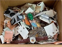 11 - MIXED LOT OF COSTUME JEWELRY (W19)