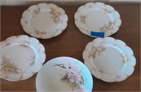 F - LOT OF 4 VINTAGE PLATES (A07)