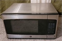 403 - GE MICROWAVE OVEN