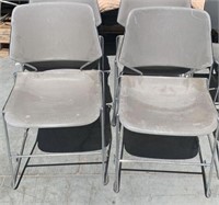 (2) CONECTABLE CHAIRS