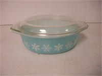 Vintage Pyrex 1 1/2qt Casserole Dish w/Lid