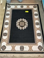 ORIENTAL STYLE BLACK AND TAN RUG APPROX 46 IN X 66