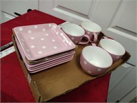 Pampered chef plates and mugs 6 each