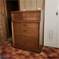 Bassett Furniture Industries Chest of Drawers
