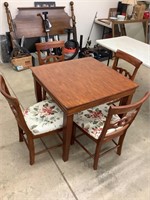 Beautiful breakfast set. Table and 4 chairs