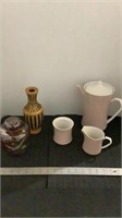 Style house, stoneware, basket vase and urn