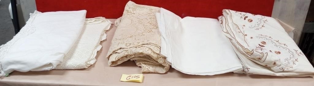 11 - LOT OF TABLE LINENS (G105)