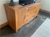 DRESSER WITH 3 DRAWERS